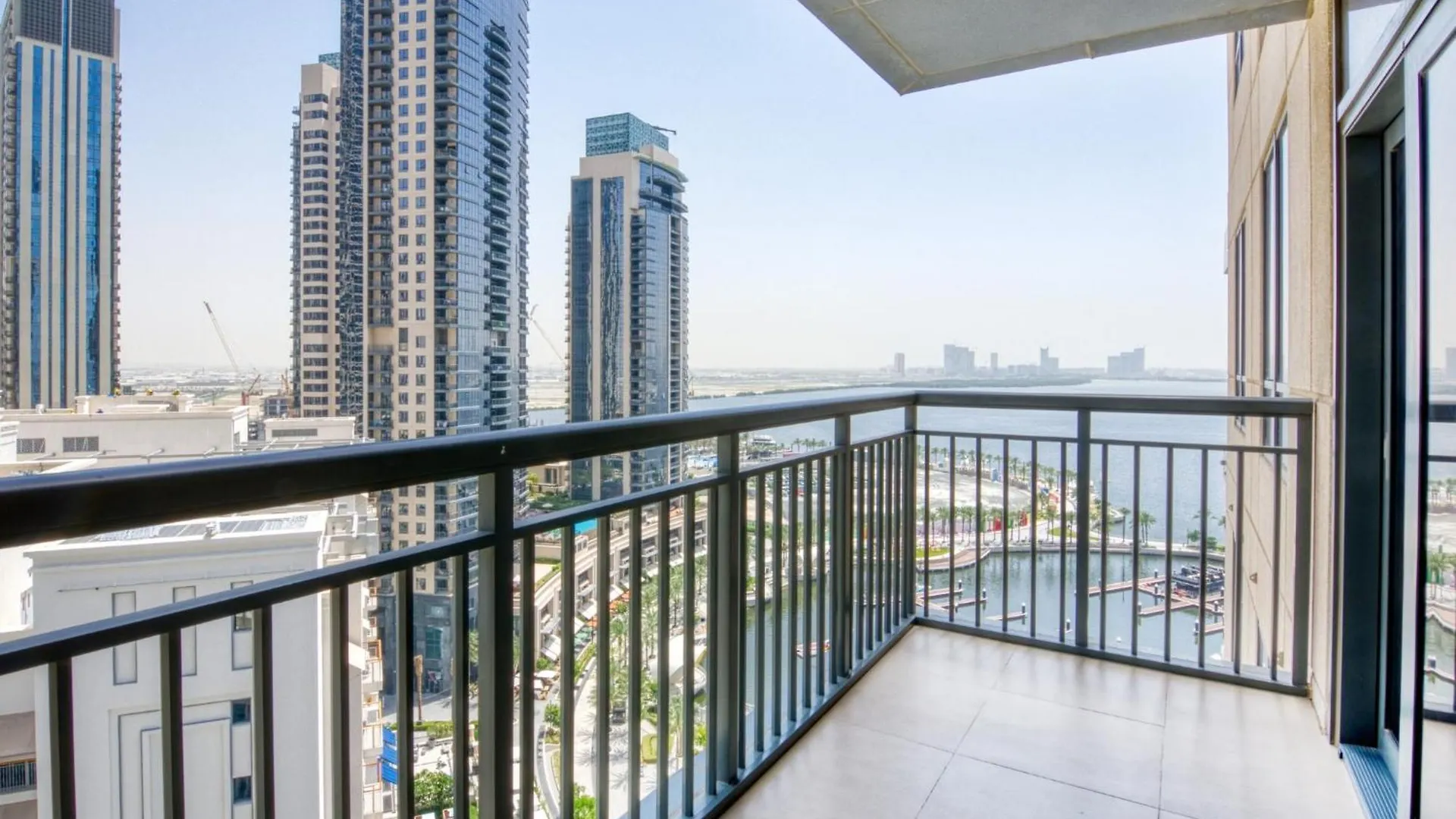 Majestic Stay At Dubai Creek Residences Lägenhet